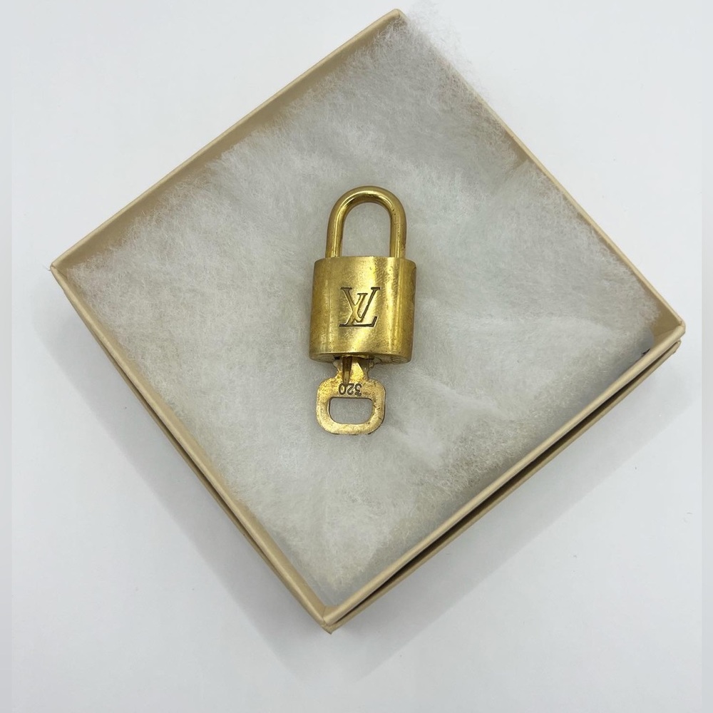 AUTHENTIC LOUIS VUITTON LOCK AND KEY NUMBER 320